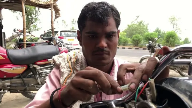 வேலை செய்யும் தொழிலாளி