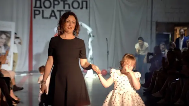 Marija sa ćerkom Teodorom na Teodorinoj prvoj modnoj reviji