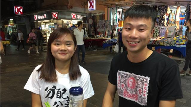 香港学生梁雪林（左）和迪基