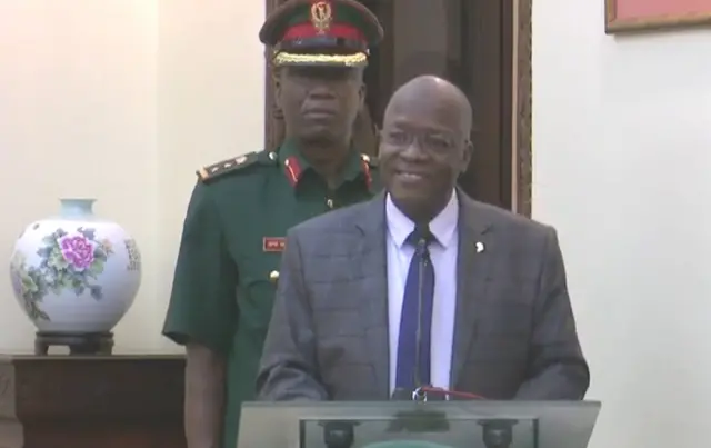 Perezida John Pombe Magufuli ageza ijambo ku bamaze kurahira