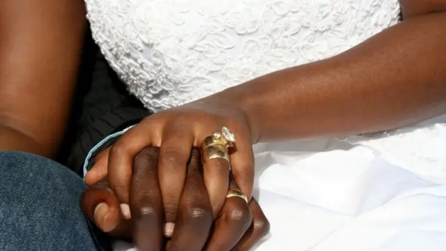 Di na Nwunye jikọrọ aka