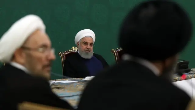 حسن روحانی چندی پیش گفته بود که آیت‎الله خامنه‌ای، رهبری جنگ اقتصادی را نپذیرفت و به او واگذار کرد