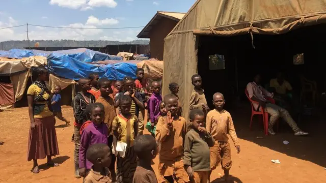 ህጻናት በመጠለያ ጣቢያው ውስጥ