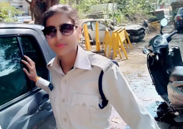 INDOR LADY COP RAGGING