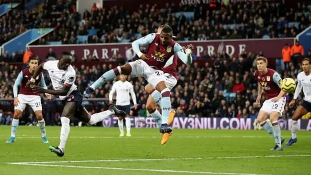 Sadio Mane a kwallon da ya zira wa Villa