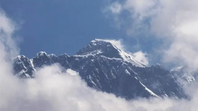 khuburada qaar ayaa aaminsan in arrintaan uu sababay dhulgariir aagaas ku dhuftay sanadkii 2015-kii