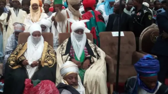 Sarkin Rano daga dama tare da Sarkin Bichi daga haggu