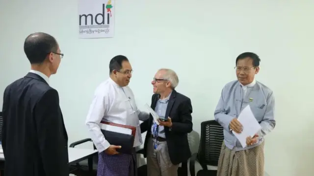 ဦးဆက်အောင် (ဝဲမှဒုတိယ) နဲ့ မစ္စတာရှောင်တာနယ်