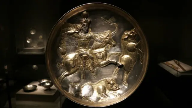 بشقاب شاپور در گالری فریر و سکلر