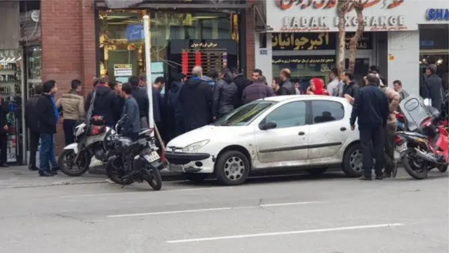 افزایش تقاضای خریداران ارز در روزهای پایانی سال به دلیل سفرهای نوروزی به خارج از کشور عملا به افزایش قیمت در بازار غیر رسمی دامن زده است