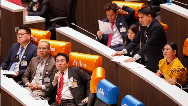 นายพิจารณ์ เชาวพัฒนวงศ์ ส.ส.บัญชีรายชื่อ พรรคก้าวไกล (ก.ก.) เห็นว่าปฏิบัติการสลายการชุมนุมไม่เป็นไปตามหลักสากล