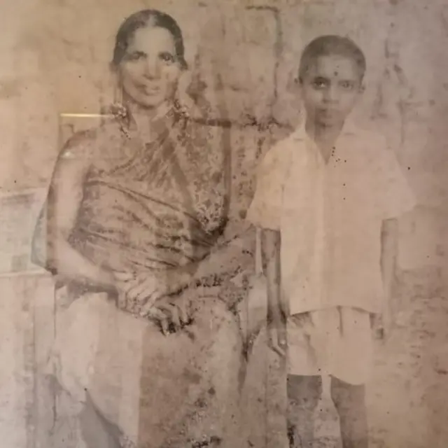 சிறுவயதில் தனது பாட்டியுடன் சிவன்