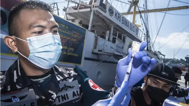 Vaksin, Papua, Covid-19