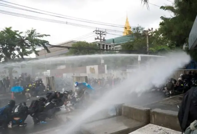 ประท้วง