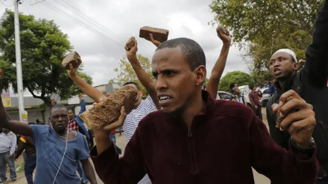 Ajaaniibta ku sugan Koonfur Afrika ayaa dhankooda banaanbaxay