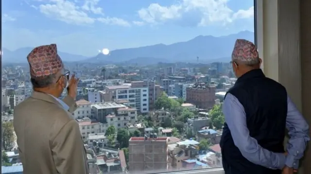 माधव नेपाल र केपी ओली