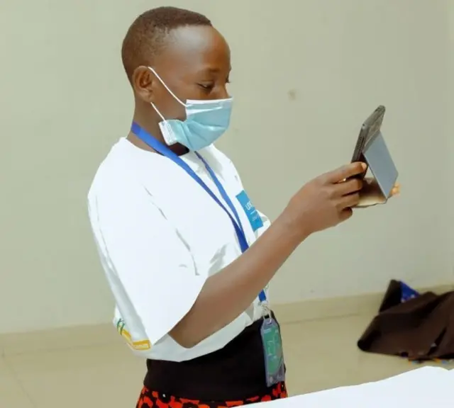 Basaba reta ko itangura kwigisha amasomo ya ICT mu mashure yayo abana bakiri batoya kuko ubu bayitangura batevye