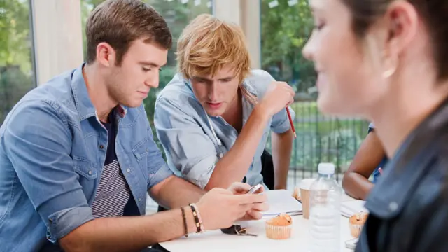 Estudiantes y redes sociales