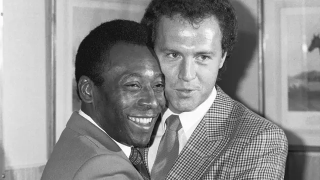 فرانتس بکن‌باوئر و پله در تیم کاسموس نیویورک هم‌بازی بودند