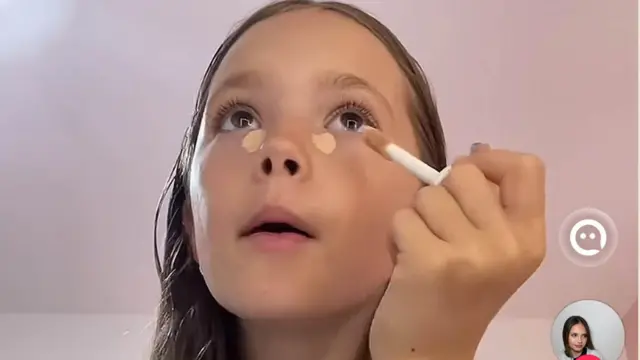 Ellie-May grava vídeos do tipo "arrume-se comigo", nos quais compartilha rotinas de cuidados com a pele e maquiagem.