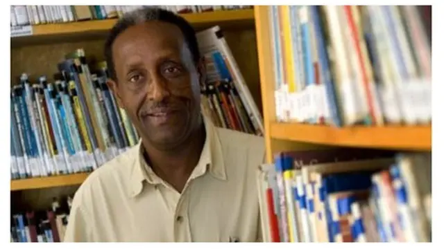 ኣቶ ዮሃንስ ወልደጊዮርጊስ ኣብ ቤተ መጻሕፍቲ