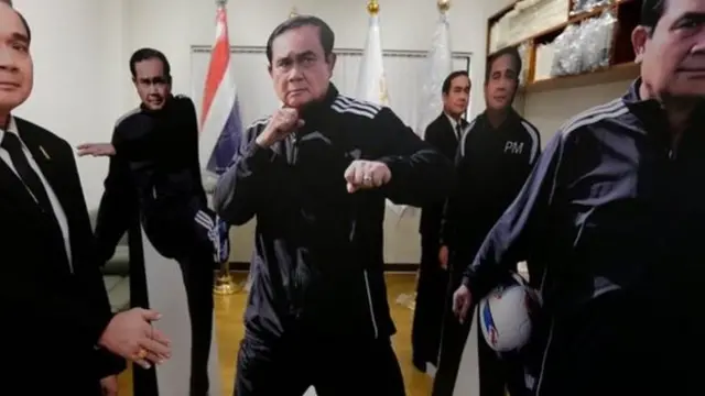 หุ่นนายกฯ