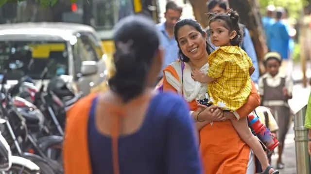 মা মেয়ে