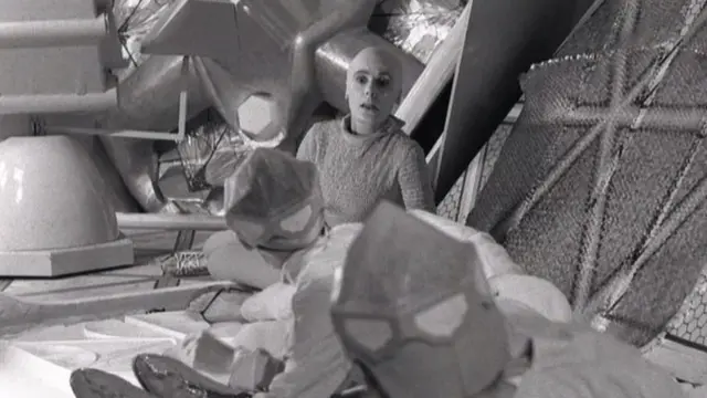 Івонн Мітчелл в ролі Вашті в британській телеекранізації "Машина зупиняється" 1966 року