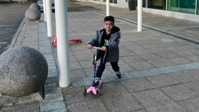 Болакай эса мана бу совғадан жуда мамнун