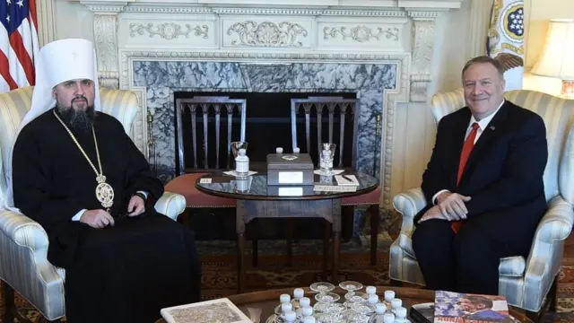 Епифаний и Майк Помпео