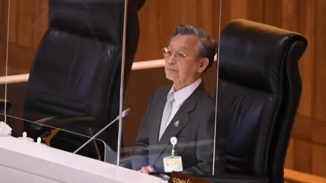 นายชวน หลีกภัย ทำหน้าที่ประธานการประชุม ก่อนเกิดเหตุสภาล่มครั้งที่ 2 ในรอบ 3 วัน