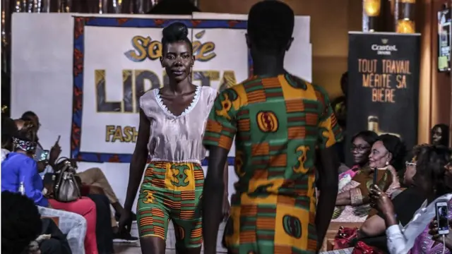 Des modèles dans le premier défilé de Liputa fashion show 2019.