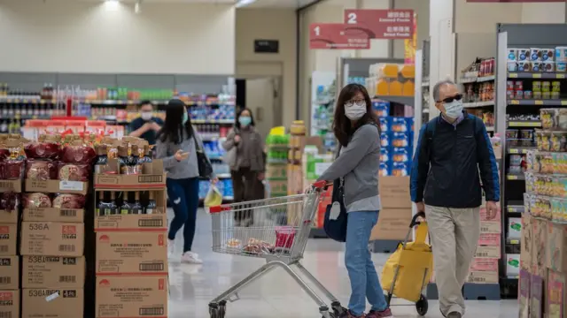 香港市民不论是日常生活、购物、外出乘车大都难不开当地发展商和它们的附属公司。