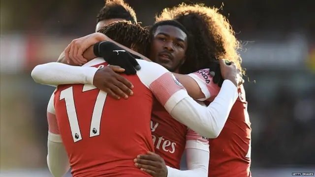 Iwobi na ndị otu ya na-aṅụrị