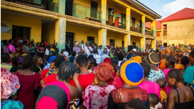 Anambra state govnor Charles Soludo dey beg pipo to come to di aide of goment