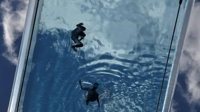 Kidimbwi cha kuogela kutoka juu