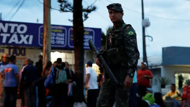 Um soldado trabalha no controle do fluxocupom estrela bet depositoimigrantescupom estrela bet depositoRoraima