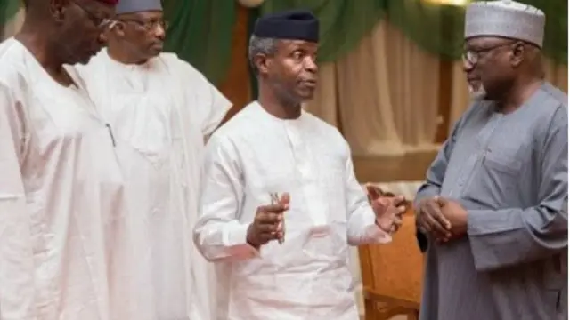 Osinbajo n ba Abba Kyari sọrọ