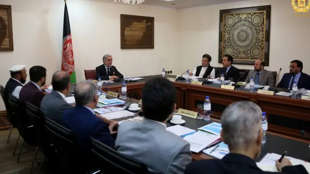 نشست شورای وزیران به ریاست رئیس اجرایی و نشست کابینه به ریاست رئیس جمهوری افغانستان برگزار می‌شود.