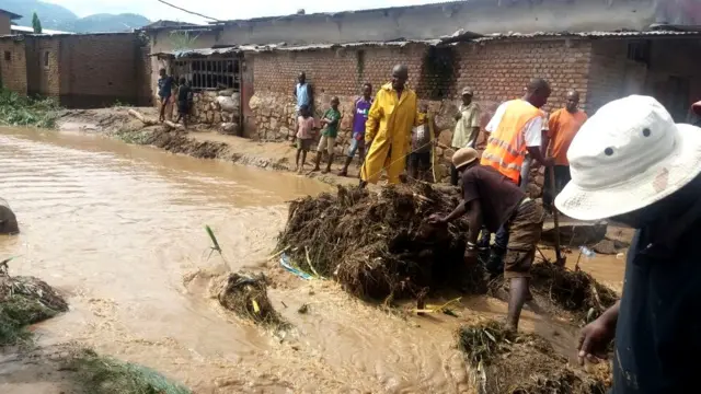 Abatuye mu Carama bavuga ko iyo imvura ikuvye baba bazi ko kabaye, ngo kandi bimaze imyaka ishika kuri ine
