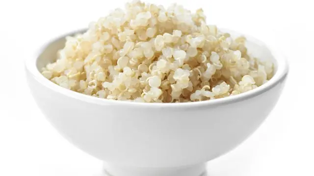Plato lleno de quinoa