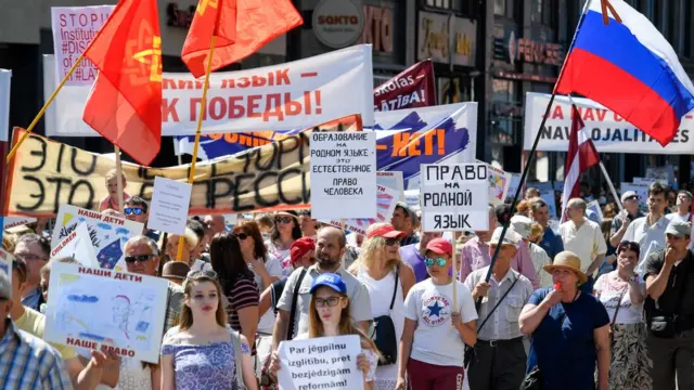 Митинг против языковой реформы в школах. Рига, июнь 2018