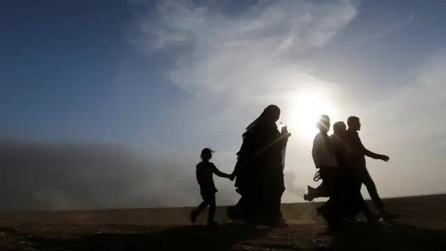 Warga yang menyelamatkan diri dan meninggalkan Mosul pada 2014 telah kembali dan membantu membangun kembali kota ini.