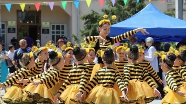 С. Рысбаев: Миң бир туугандар кимдер болушу мүмкүн?Кумурскалар, аарылар