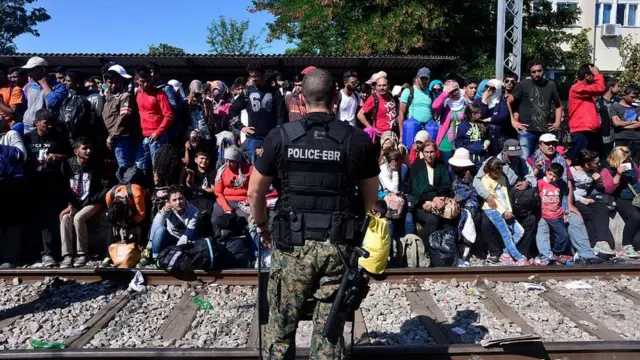 Скопление мигрантов на границе греции и Македонии