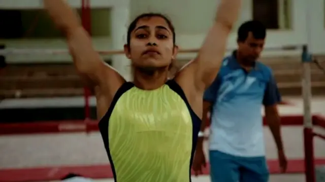 A ginasta indiana Dipa Karmakar durante treino