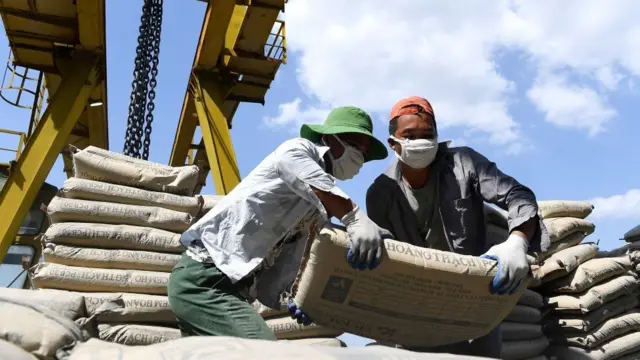 Các gói hỗ trợ tài chính cho người dân và doanh nghiệp Việt Nam mới có hiệu quả khiêm tốn