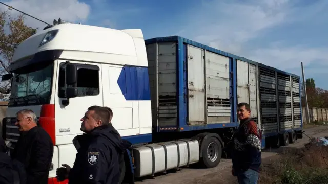 Фура, активісти, поліція