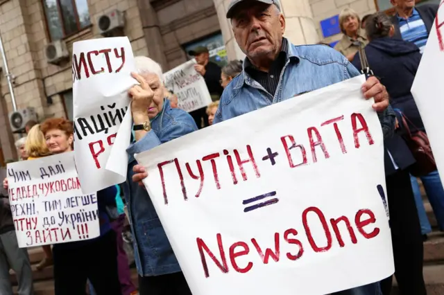 Зеленський‌ ‌"вимкнув"‌ ‌112,‌ ‌ZIK‌ ‌і‌ ‌NewsOne‌ ‌з‌ ефіру. Що відомо