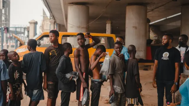 Aworan awọn ọmọ to kọ nipa ere Chess